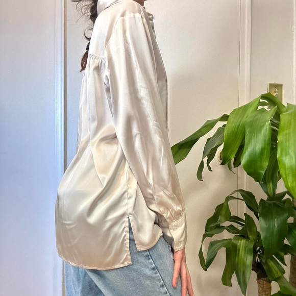 Banana Republic Silky Ivory Long Sleeve Blouse  🤍 - Picture 8 of 8